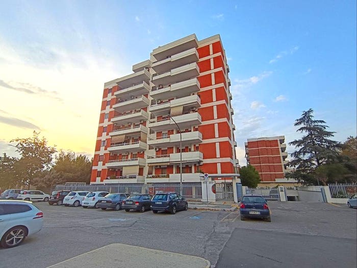 Appartamento con 5 locali in vendita in Via Martiri di Via Fani, Provincia Nuova Ospedale, Foggia