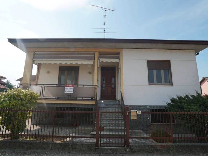 Casa quadrilocale in vendita in Via Privata Vincenzo Bellini, Centro, Cassolnovo