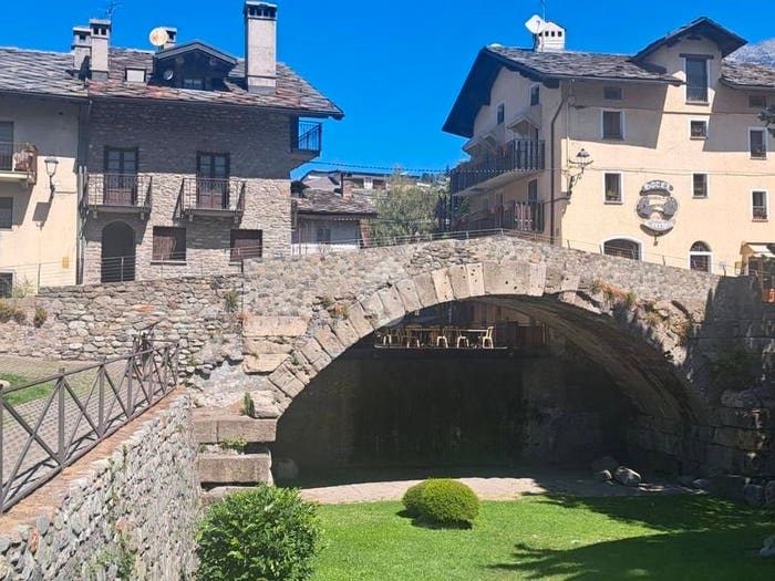 Casa con 6 locali in vendita in Via Ponte Romano, Centro, Aosta