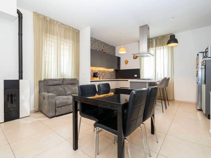 Appartamento con 5 locali in vendita in Via Cesare Battisti, Centro, Trofarello