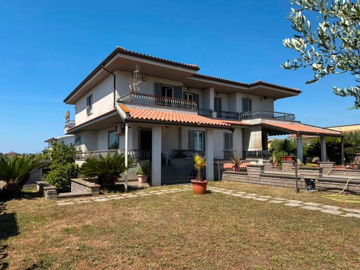 Casa con 6 locali in vendita in Via Brembo, Fossignano, Aprilia