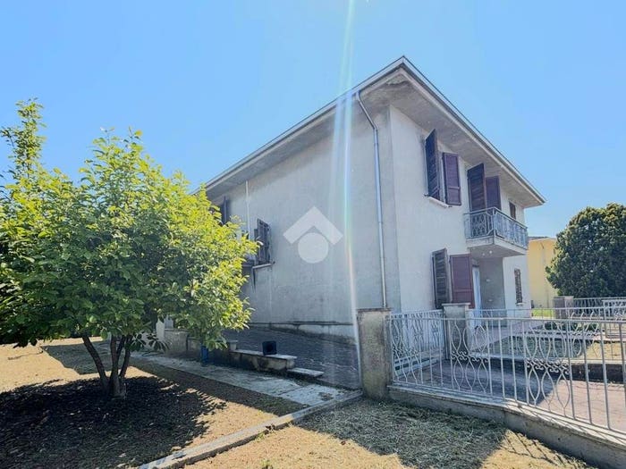 Casa quadrilocale in vendita in Via R Morandi, Centro, Pegognaga