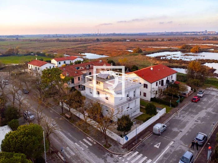 Casa con 6 locali in vendita in Lido Adriano Lido di Dante, Ravenna