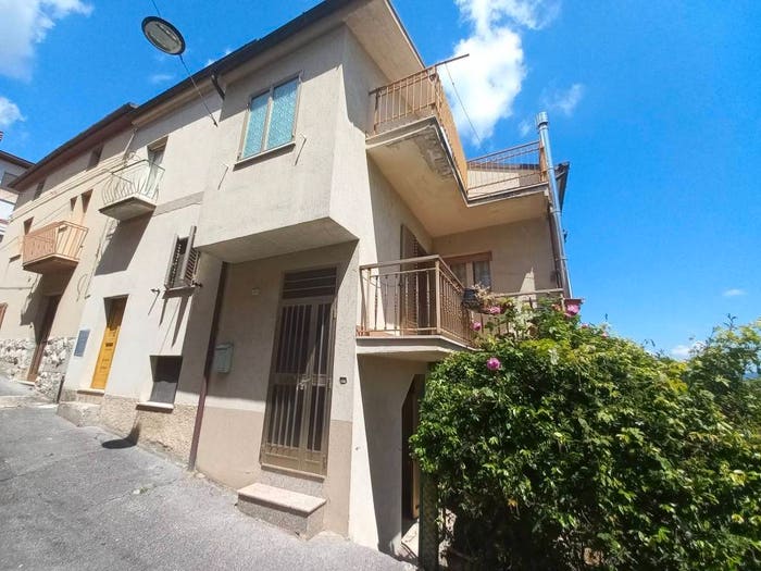 Casa trilocale in vendita in Via Vignali, Pennadomo