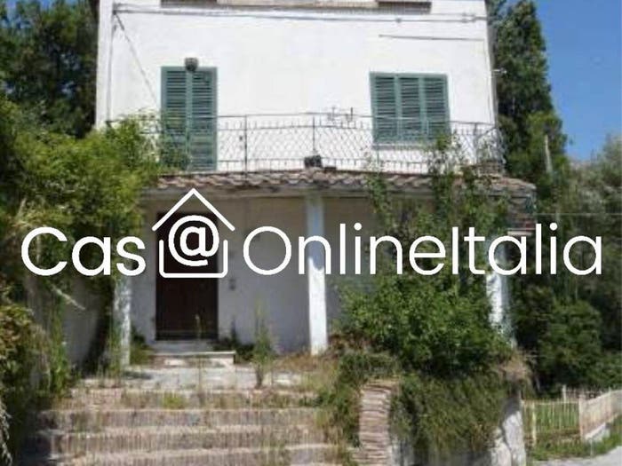 Appartamento con 6 locali in vendita in Via Buia, Centro, Gualdo Tadino