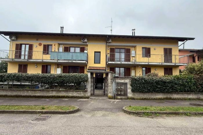 Appartamento trilocale in vendita in Via Carlo Treves, Castano Primo
