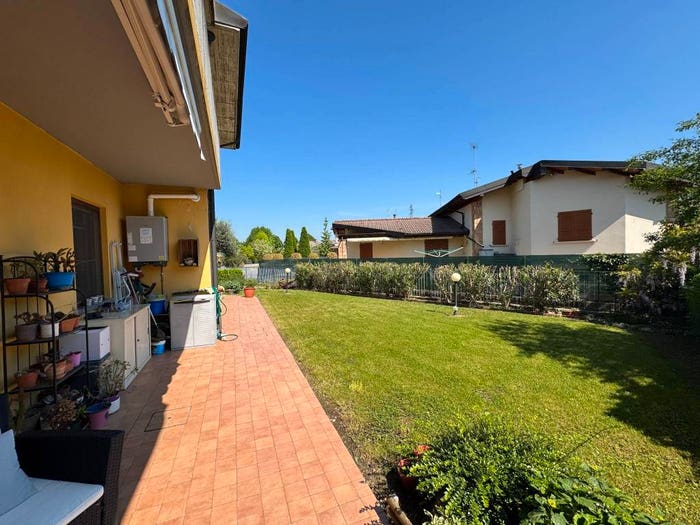 Appartamento quadrilocale in vendita in Viale Montecatini, Centro, Romano di Lombardia