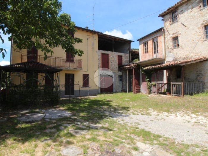 Casa quadrilocale in vendita in Strada Case Gonizzi, Cozzano, Langhirano