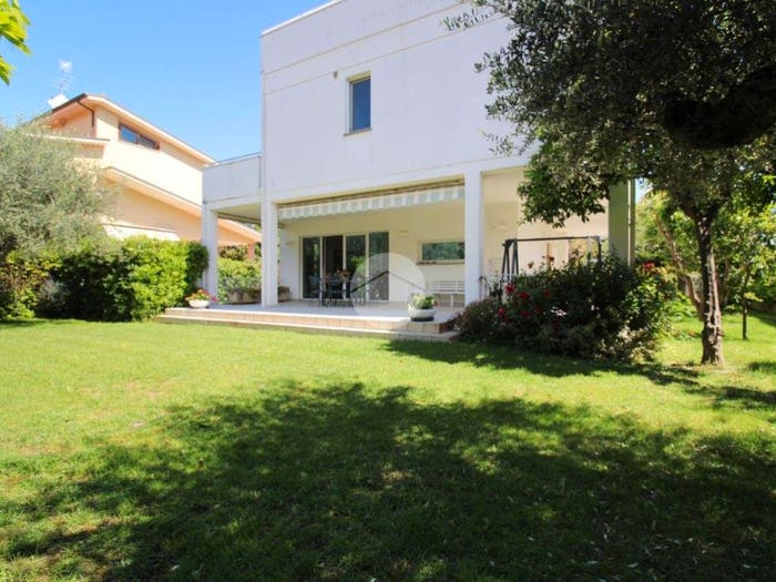 Casa con 6 locali in vendita in Via Cuba, Foggetta, Pineto