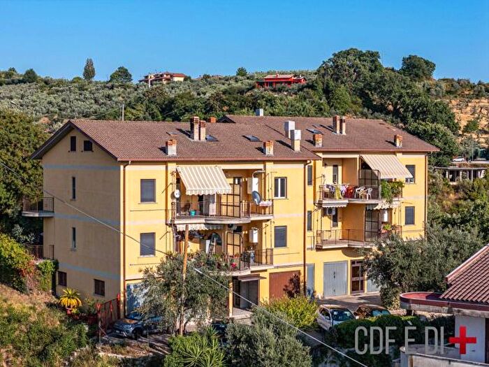 Appartamento trilocale in vendita in Via Farense, Toffia