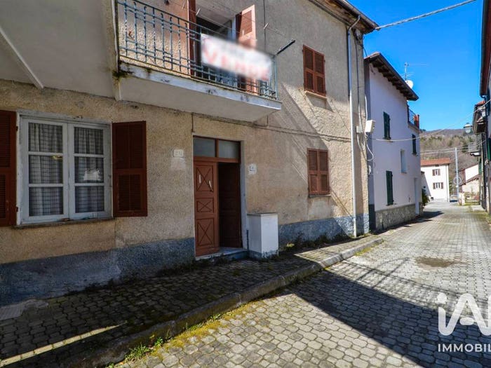 Casa con 6 locali in vendita in Piazza San Francesco, Centro, Osiglia
