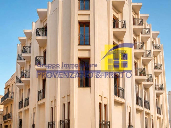 Appartamento quadrilocale in vendita in Via Giovanni Moricino, Centro Storico, Brindisi