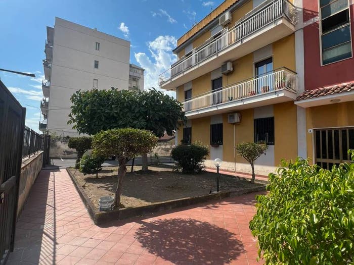 Appartamento trilocale in vendita in Via Generale Ameglio, Rapisardi, Catania