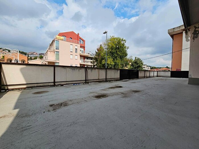 Appartamento quadrilocale in vendita in Viale Crispi, Teramo