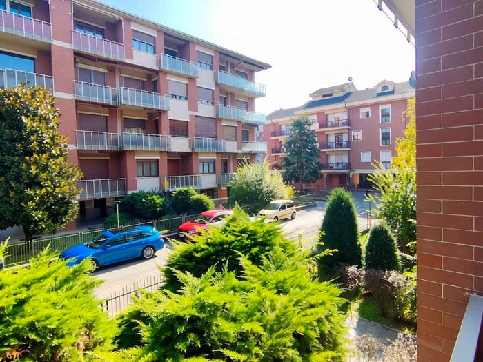 Appartamento quadrilocale in vendita in Via Ugo Foscolo, Stadio, Asti