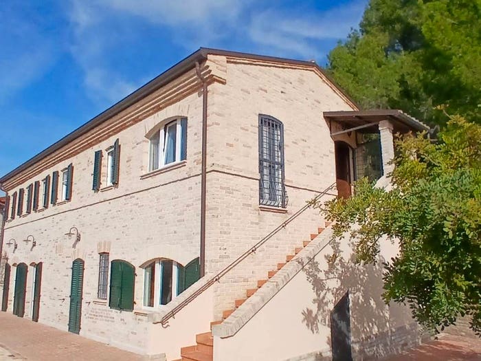 Casa con 6 locali in vendita in Centro, Massignano