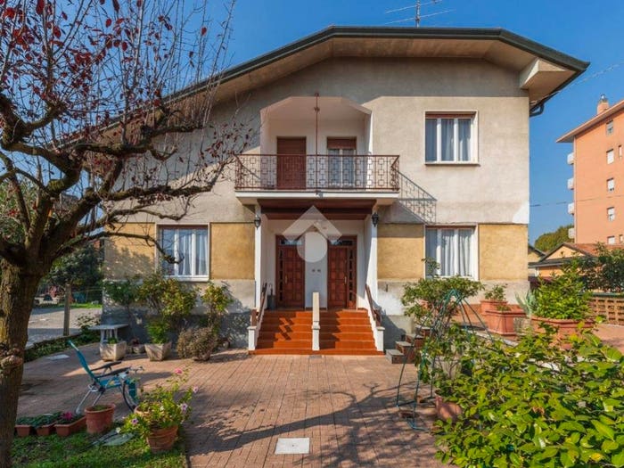 Casa con 6 locali in vendita in Via della Muffa, Castellanza