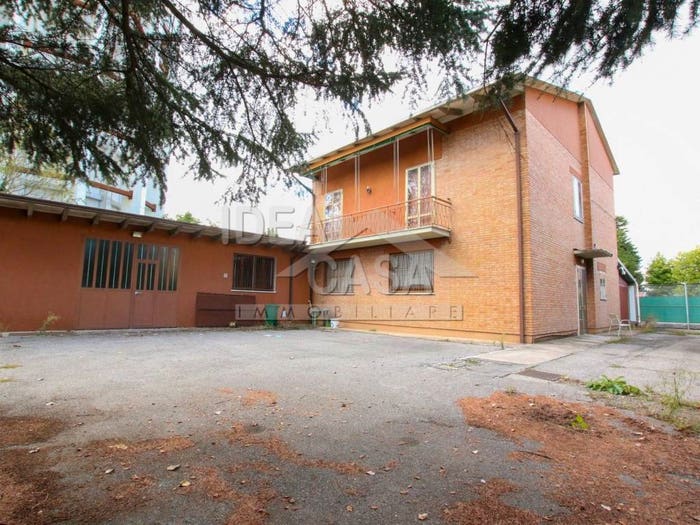 Casa quadrilocale in vendita in Via Gian Lorenzo Bernini, Centro, Mirandola