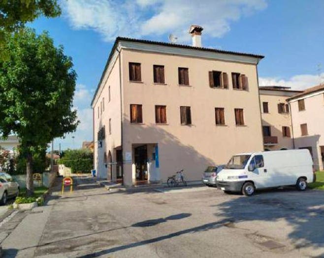 Appartamento con 6 locali in vendita in Via Fratelli Pinarello, Loria Bessica, Loria