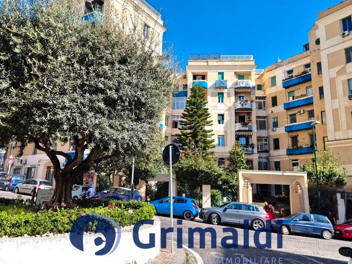 Appartamento trilocale in vendita in Via Giacinto Gigante, Arenella, Napoli