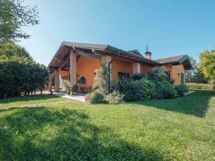 Casa con 6 locali in vendita in Via Circonvallazione, Verolanuova