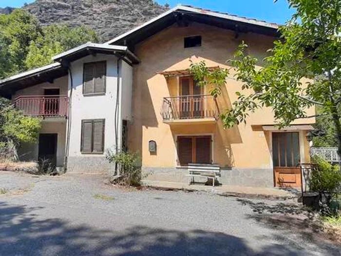 Casa con 6 locali in vendita in Gravere