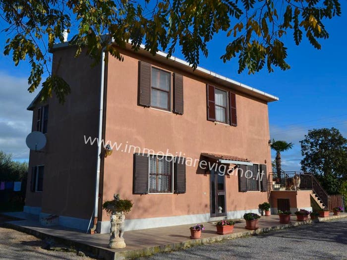 Casa con 6 locali in vendita in Orbetello