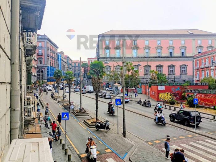 Appartamento quadrilocale in vendita in Piazza Conte Camillo Benso di Cavour, Garibaldi Ferrovia, Napoli