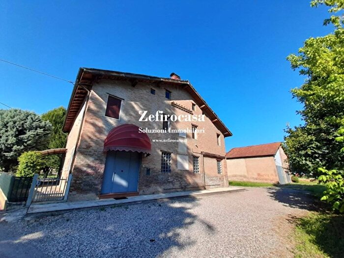 Casa con 7 locali in vendita in Crevalcore