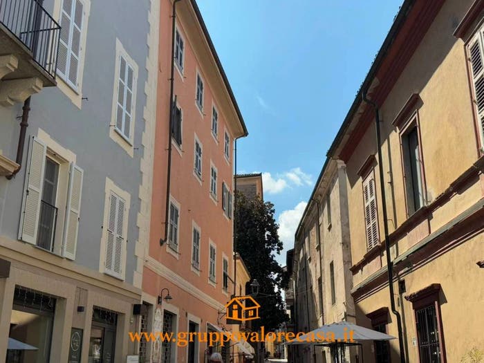 Appartamento con 5 locali in vendita in Centro, Acqui Terme