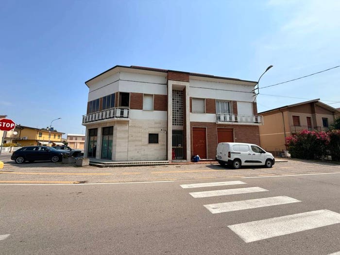 Casa con 6 locali in vendita in Villa Poma, Borgo Mantovano