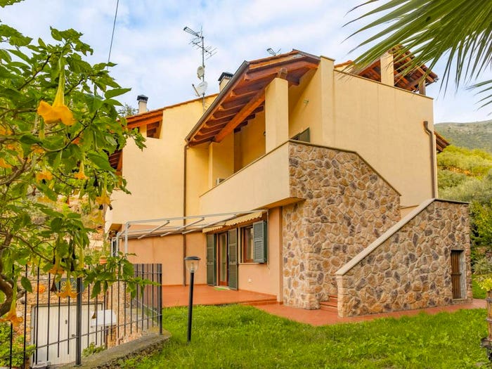 Casa quadrilocale in vendita in Via Raboa, Cisano sul Neva