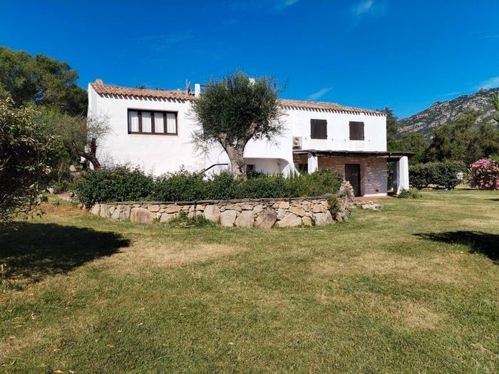 Casa con 6 locali in vendita in Cugnana, Olbia