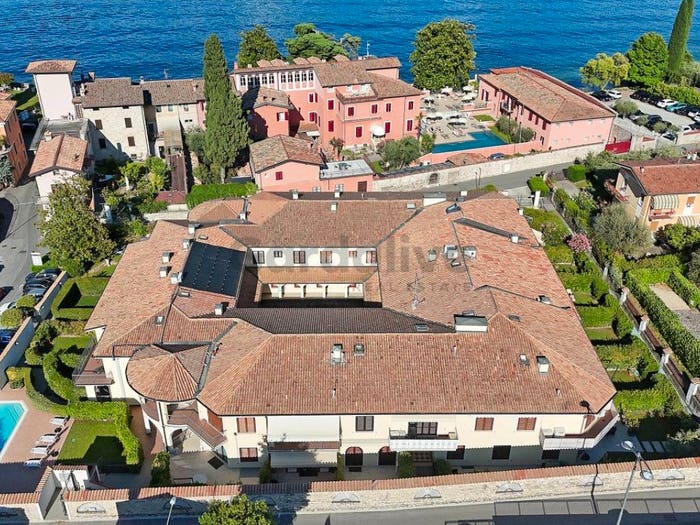Appartamento trilocale in vendita in Via Alessandro Bettoni, Centro, Gargnano