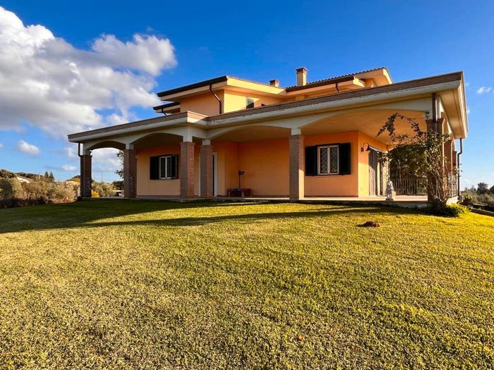 Casa con 6 locali in vendita in Via Rocca Priora, Loricina Seccia Tre Cancelli, Nettuno