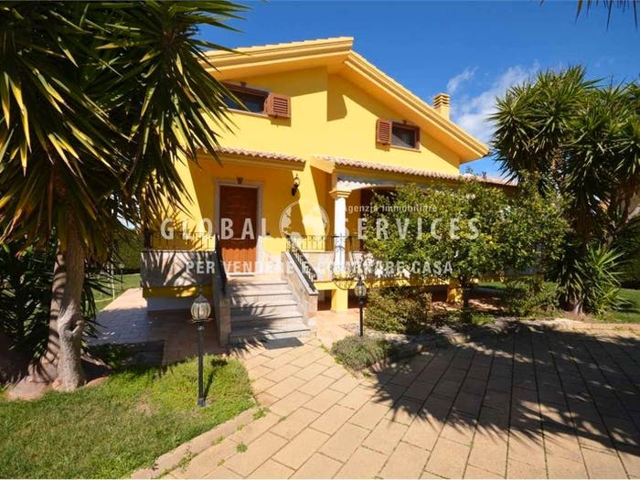 Casa con 6 locali in vendita in Via Lussu, Olmedo