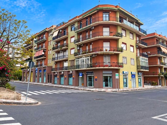 Appartamento con 6 locali in vendita in Via Roberto Giuffrida Castorina, Vulcania Sanzio, Catania