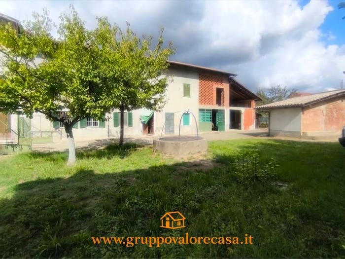 Casa con 6 locali in vendita in Rivalta Bormida