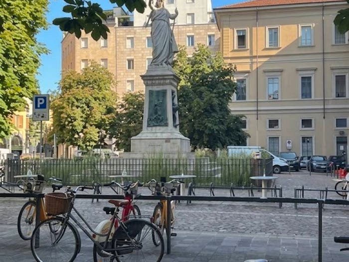 Appartamento trilocale in vendita in Piazza Mentana, Carrobbio, Milano