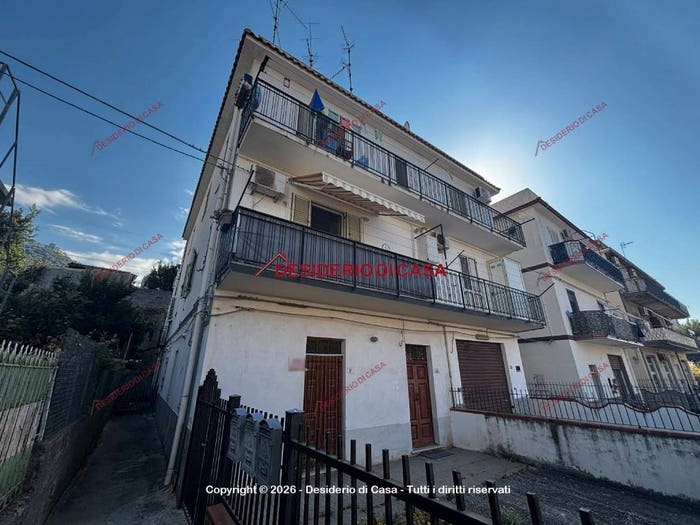 Appartamento trilocale in vendita in Via Caracciolo, Marina Di Caronia, Caronia