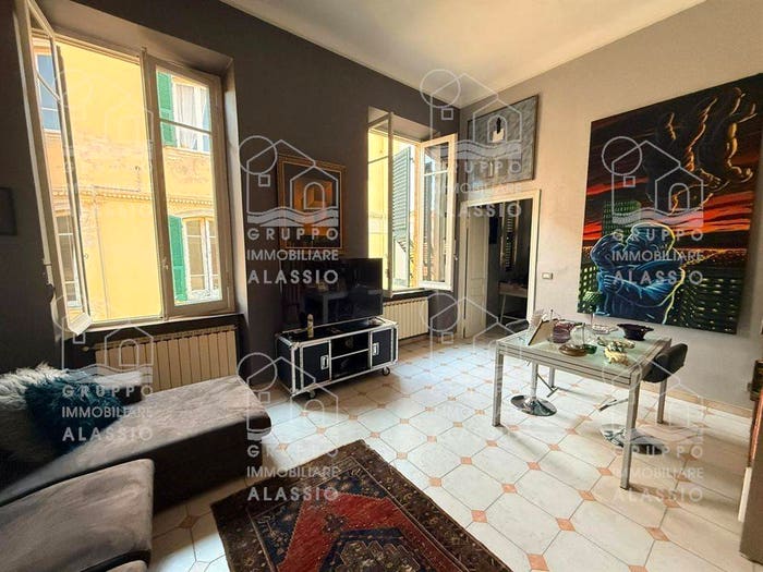 Appartamento quadrilocale in vendita in Viale Martiri, Centro, Albenga
