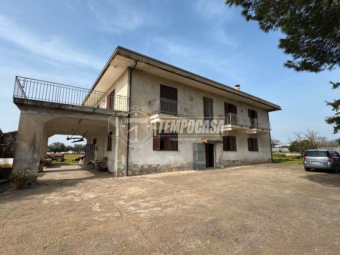 Casa con 6 locali in vendita in Strada Statale, Sparanise