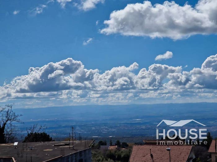 Casa con 6 locali in vendita in Via Bosco, Ragalna