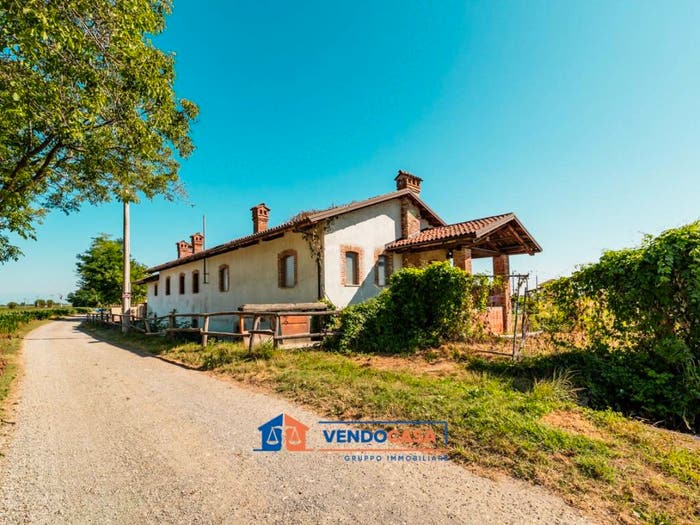 Casa con 6 locali in vendita in Via del Martinetto, Fossano