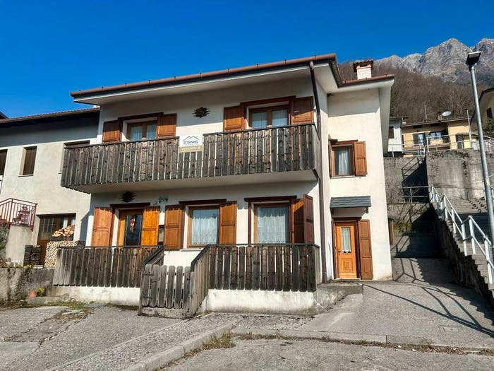 Casa quadrilocale in vendita in Frazione Di Cesariis, Lusevera