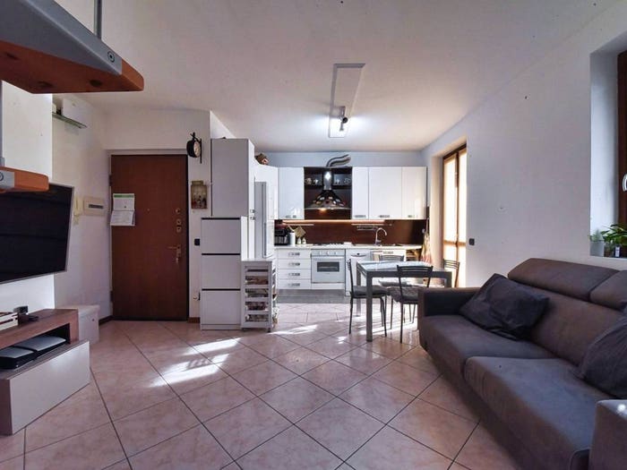 Appartamento trilocale in vendita in Via Antonio Guglielmetti, Mozzate