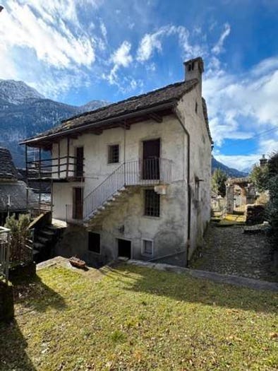 Casa con 6 locali in vendita in Via Cattagna, Centro, Varzo