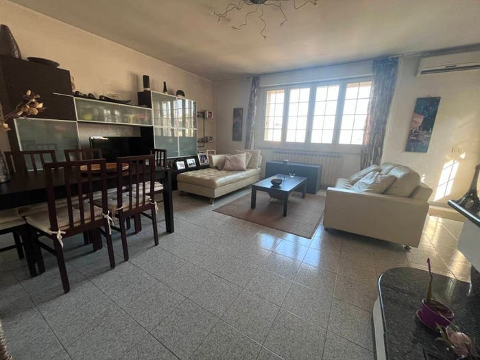 Appartamento quadrilocale in vendita in via B Telesio, Marina Di Davoli, Davoli