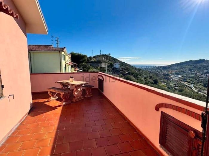 Casa con 5 locali in vendita in Strada Colla, Porto Maurizio, Imperia
