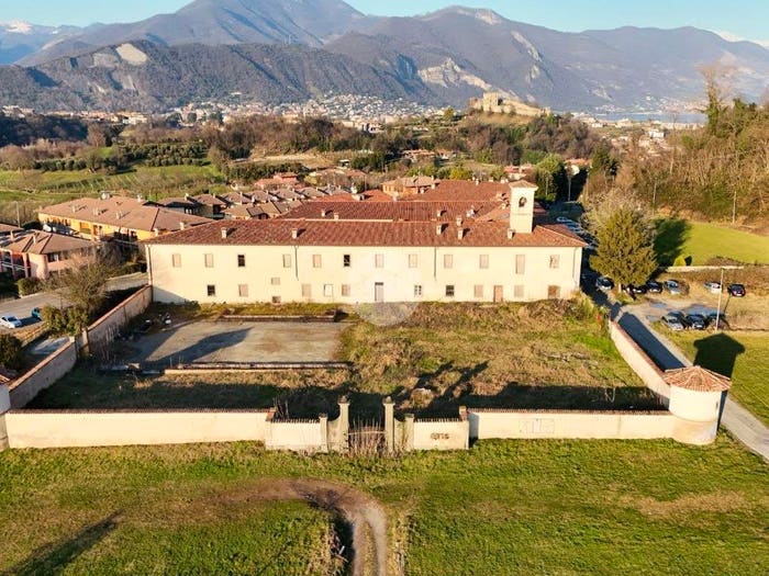 Casa con 6 locali in vendita in Via Risorgimento, Paratico